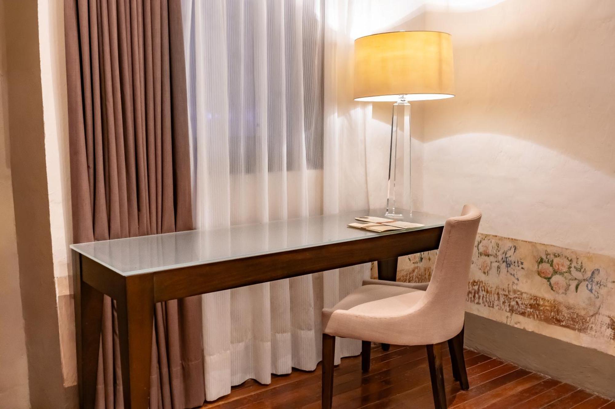 Gran Clase King Size Bed