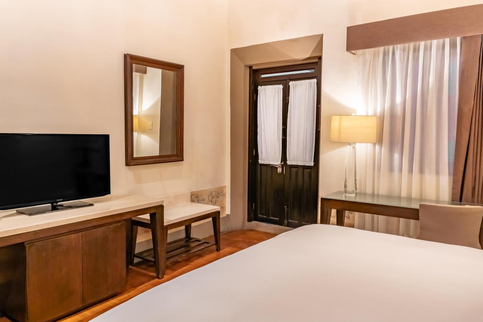 Novicias King Size Bed